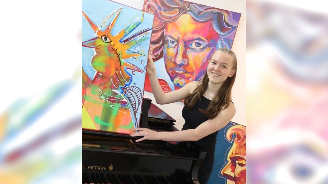 Sophie Aichner wird bei ihrer eigenen Vernissage Klavier spielen.  