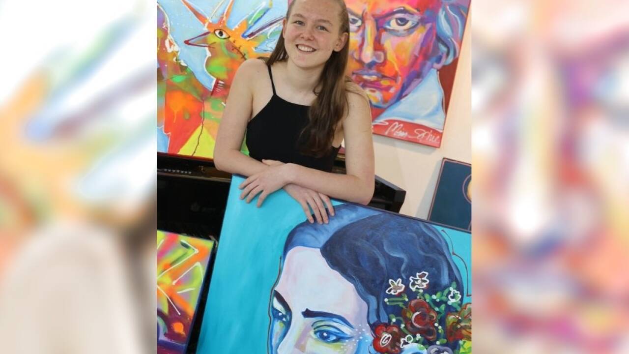 Sophie Aichner wird bei ihrer eigenen Vernissage Klavier spielen.  