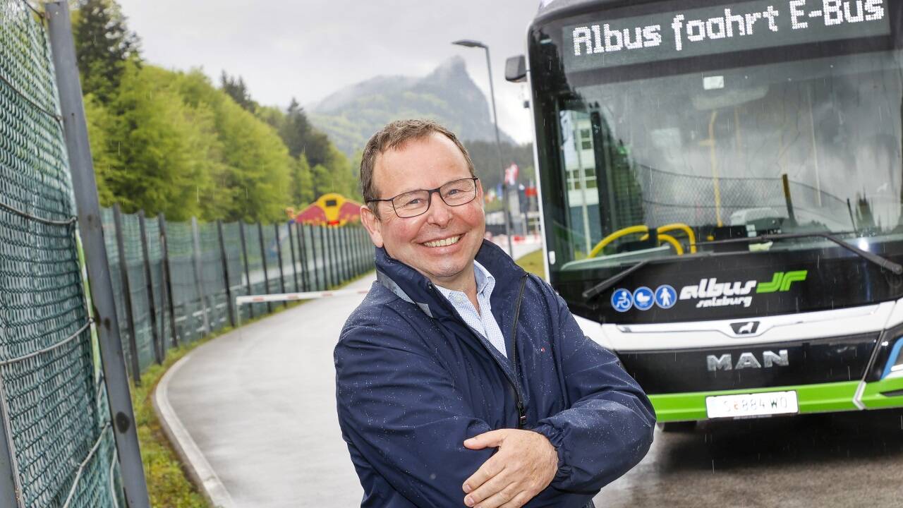 Am 20. Mai geht es auf dem Salzburgring nicht um Sieg oder Niederlage. Es geht darum, die Begeisterung für den Job als Buslenkerin oder Buslenker zu wecken. Im Bild: Organisator Hermann Häckl vom Albus Salzburg. Am 20. Mai geht es auf dem Salzburgring nicht um Sieg oder Niederlage. Es geht darum, die Begeisterung für den Job als Buslenkerin oder Buslenker zu wecken. Im Bild: Organisator Hermann Häckl vom Albus Salzburg.