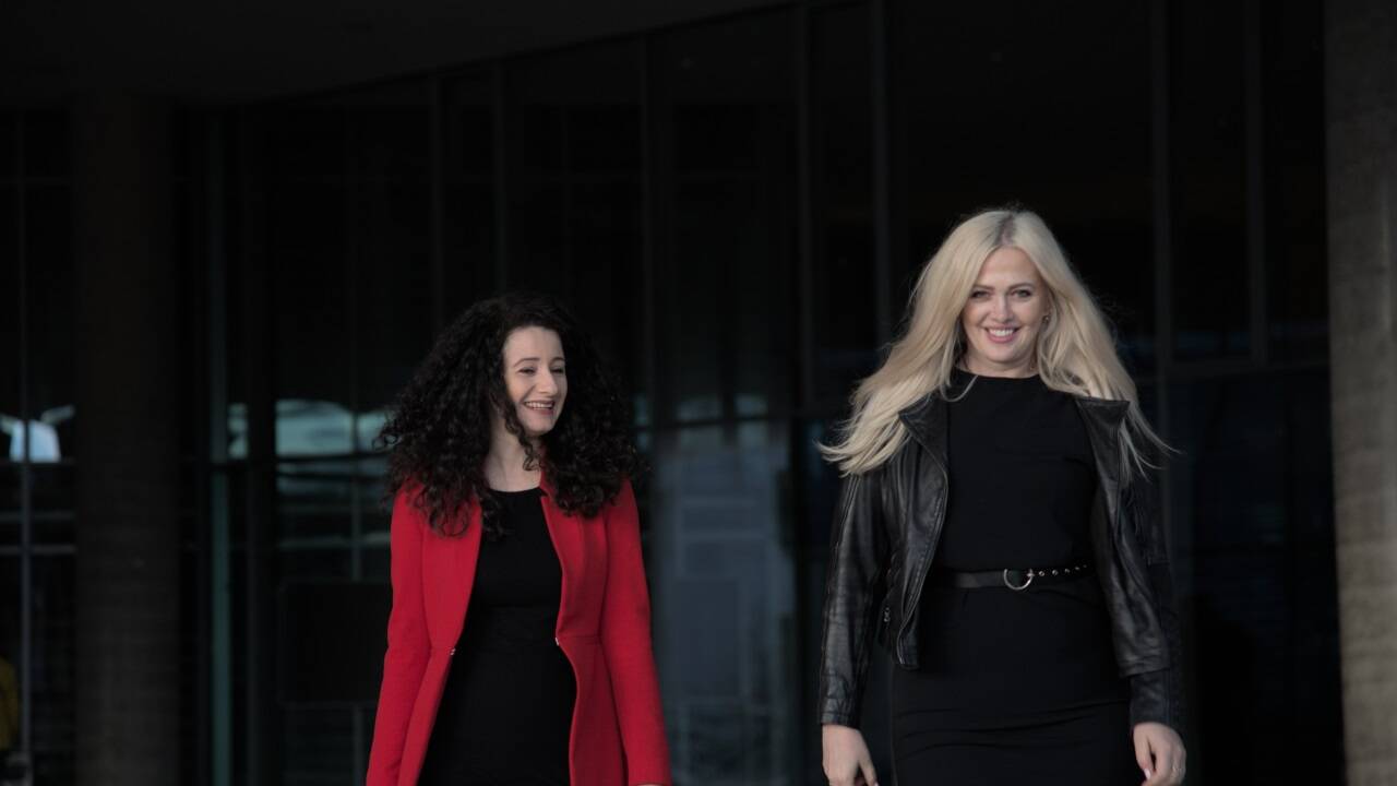 Nela Pećić und Džana Schütter sind Expertinnen für multikulturelle Teams.  