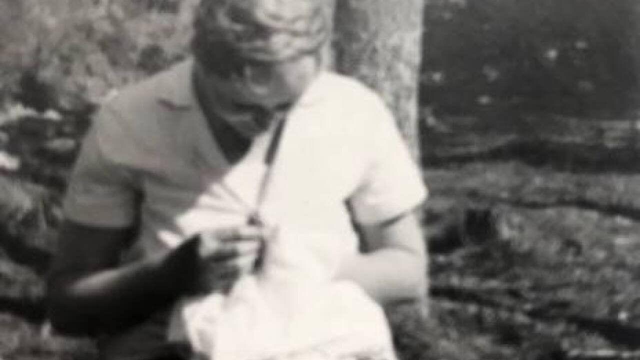 Gertraud Lintner saß Reisenbichler 1927 für das Sgraffito Modell, hier auf einem privaten Foto aus jener Zeit.  