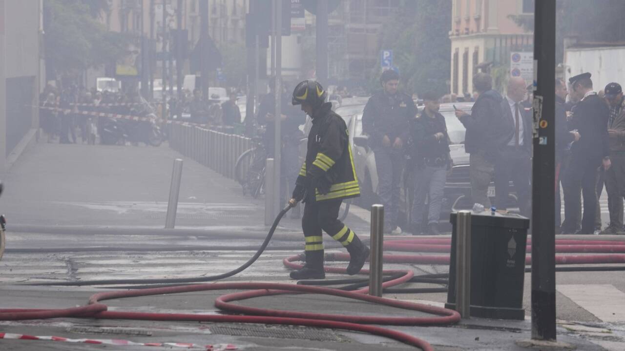 Einsatzkräfte am Donnerstag in Mailand.  