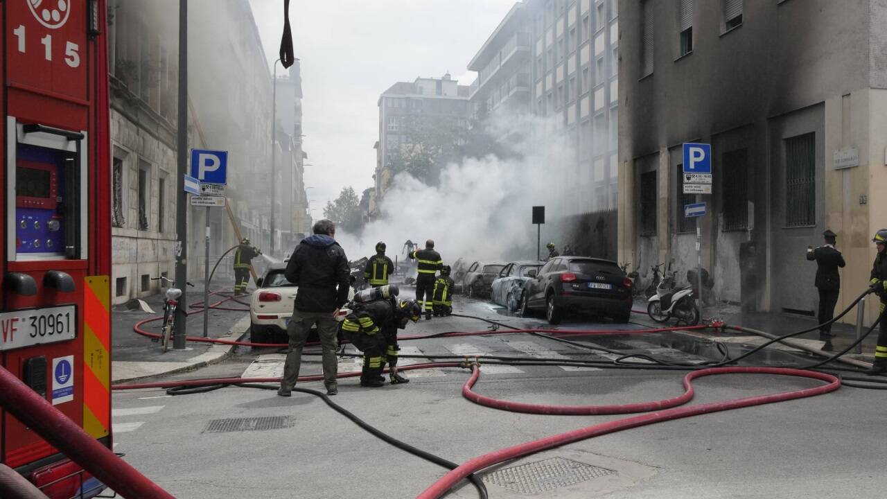 Einsatzkräfte am Donnerstag in Mailand.  