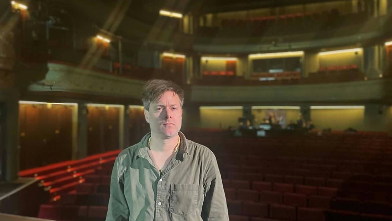 Milo Rau im Zuschauerraum des NT Gent 