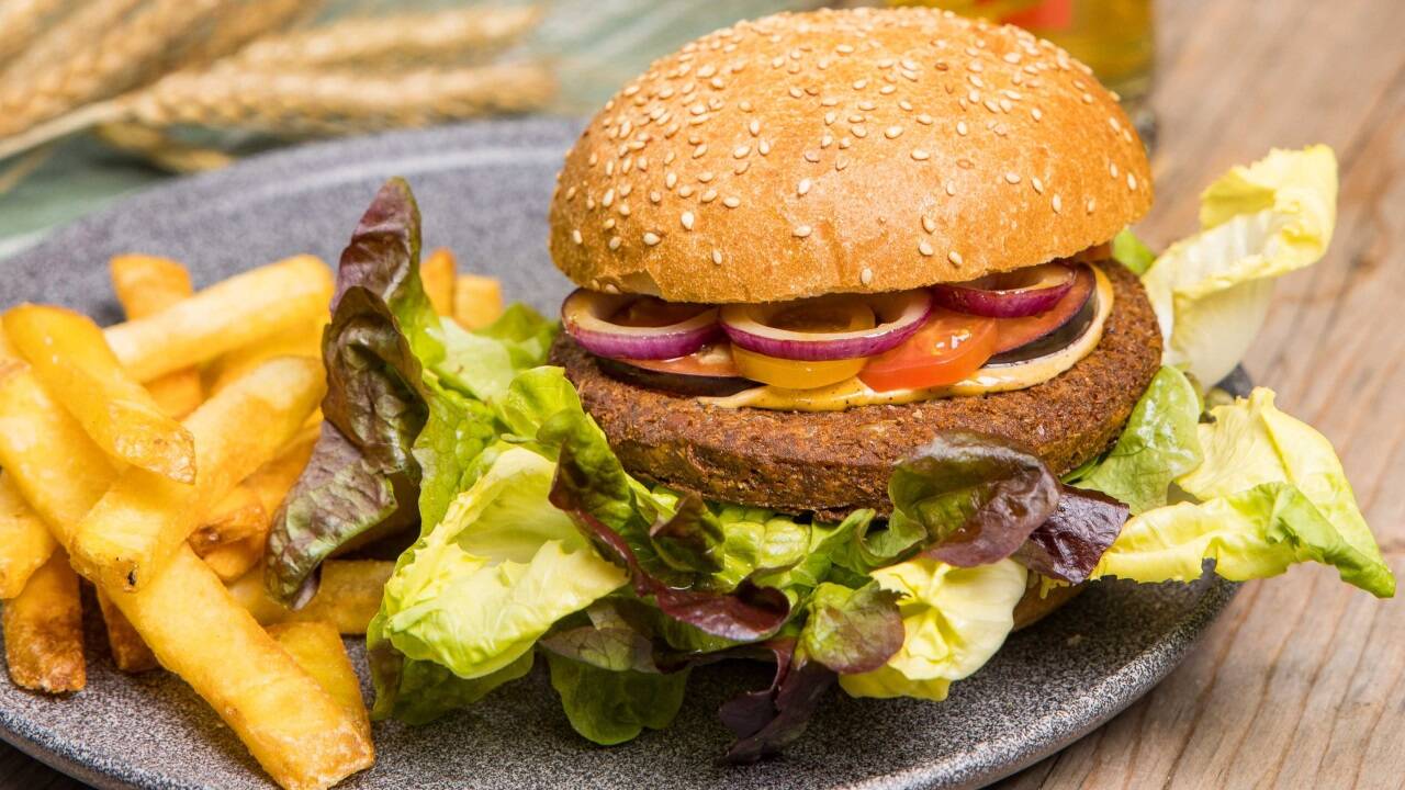 Stiegl setzt auf vegane Burger aus Treber. 