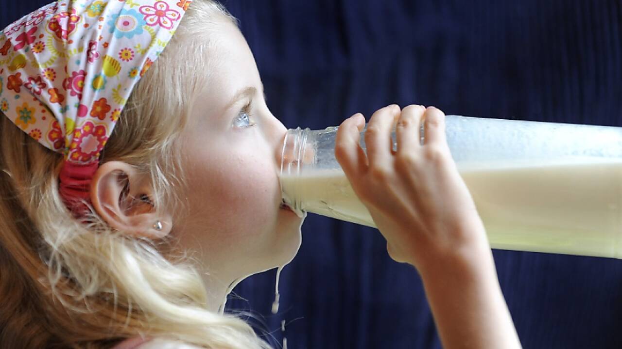 Milchbauern kritisieren Konzentration der Eigenmarken Milchbauern kritisieren Konzentration der Eigenmarken