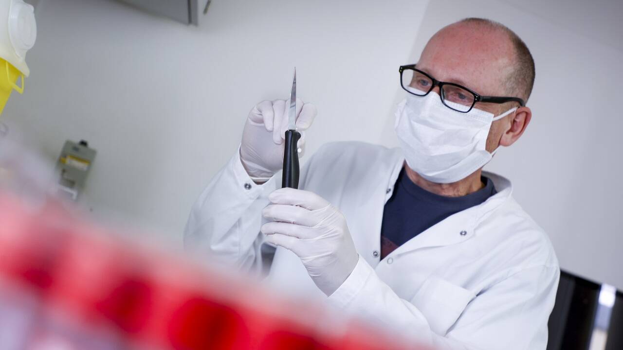 Franz Neuhuber ist der Leiter der Forensischen Molekularbiologie in der Salzburger Gerichtsmedizin und DNA-Experte. Franz Neuhuber ist der Leiter der Forensischen Molekularbiologie in der Salzburger Gerichtsmedizin und DNA-Experte.
