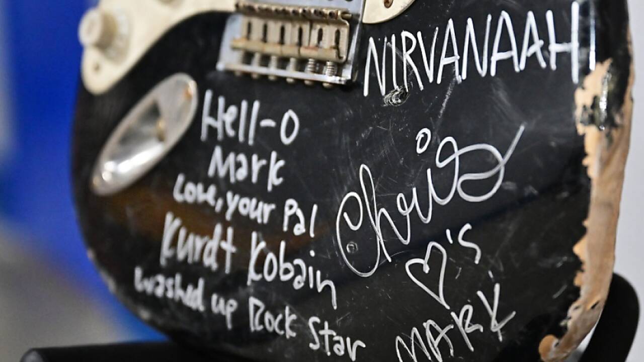 Kurt Cobains Gitarre brachte weit mehr ein als erwartet 