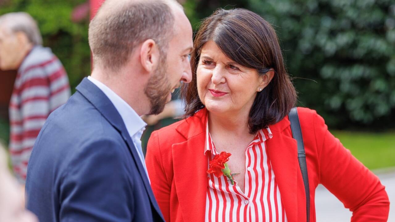 Gabi Burgstaller ist bei SPÖ-Veranstaltungen nach wie vor präsent. Hier im Bild am 1. Mai mit dem aktuellen Parteichef David Egger. Gabi Burgstaller ist bei SPÖ-Veranstaltungen nach wie vor präsent. Hier im Bild am 1. Mai mit dem aktuellen Parteichef David Egger.
