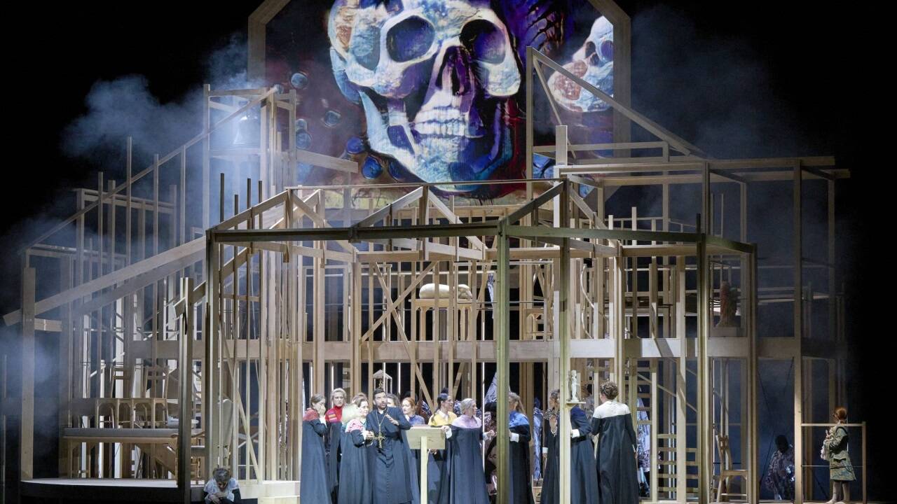 Bilder zur Inszenierung der „Dialogues des Carmélites“ an der Wiener Staatsoper.  Bilder zur Inszenierung der „Dialogues des Carmélites“ an der Wiener Staatsoper.