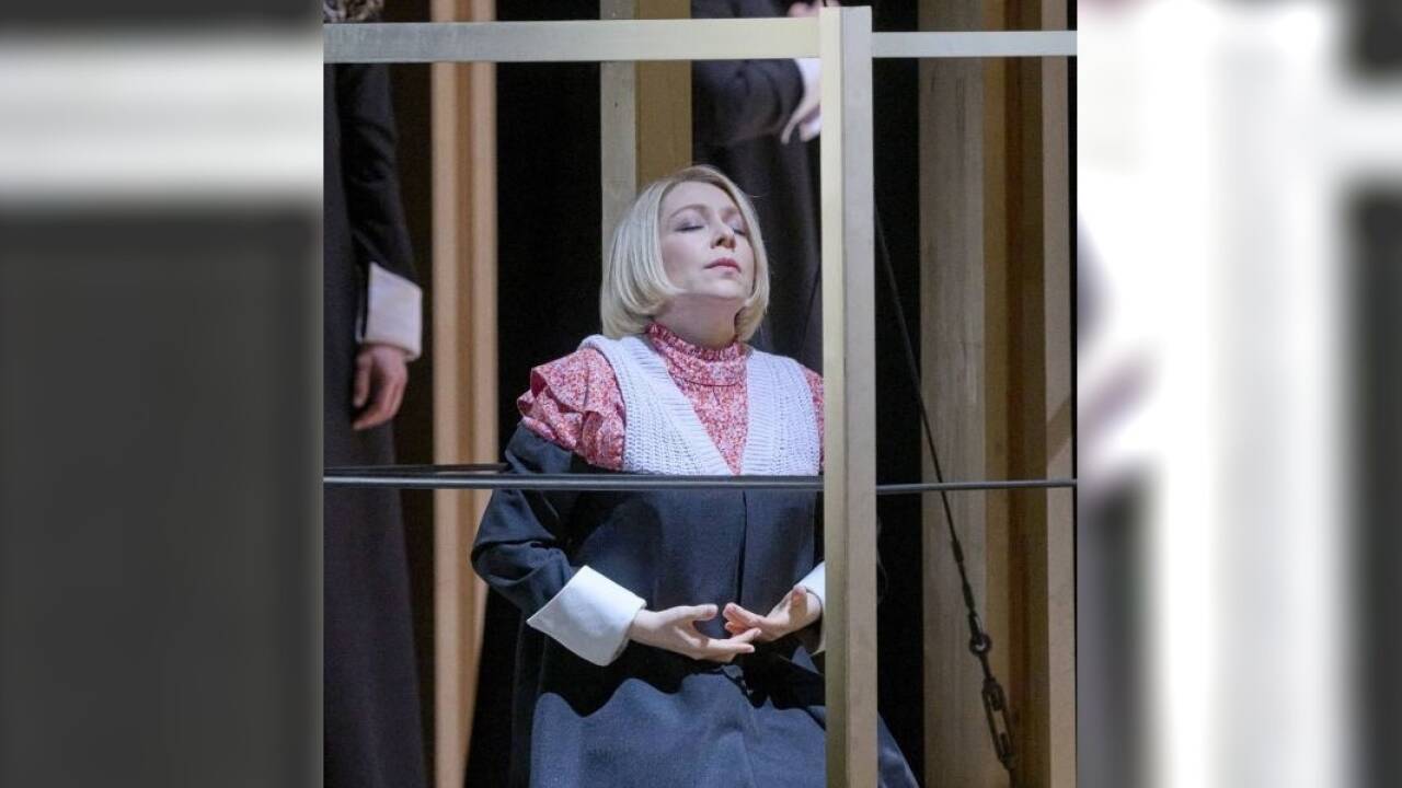 Bilder zur Inszenierung der „Dialogues des Carmélites“ an der Wiener Staatsoper.  Bilder zur Inszenierung der „Dialogues des Carmélites“ an der Wiener Staatsoper.
