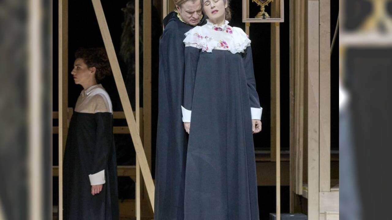Bilder zur Inszenierung der „Dialogues des Carmélites“ an der Wiener Staatsoper.  Bilder zur Inszenierung der „Dialogues des Carmélites“ an der Wiener Staatsoper.