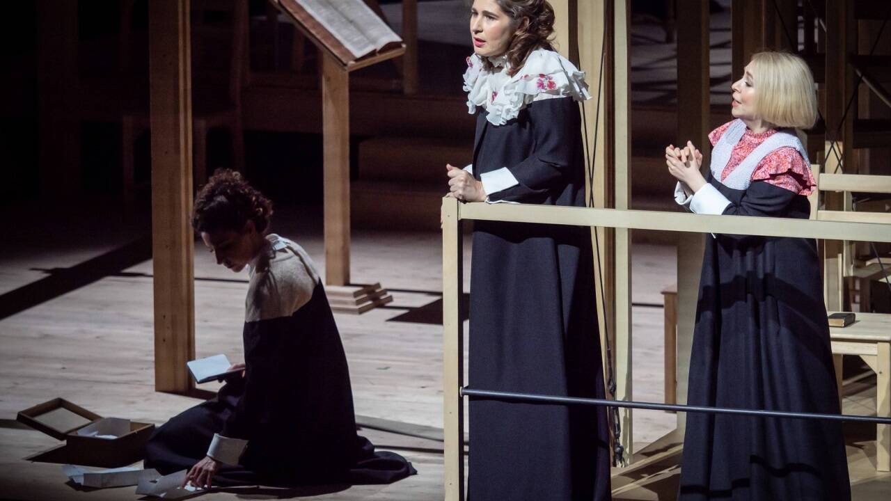 Bilder zur Inszenierung der „Dialogues des Carmélites“ an der Wiener Staatsoper.  Bilder zur Inszenierung der „Dialogues des Carmélites“ an der Wiener Staatsoper.