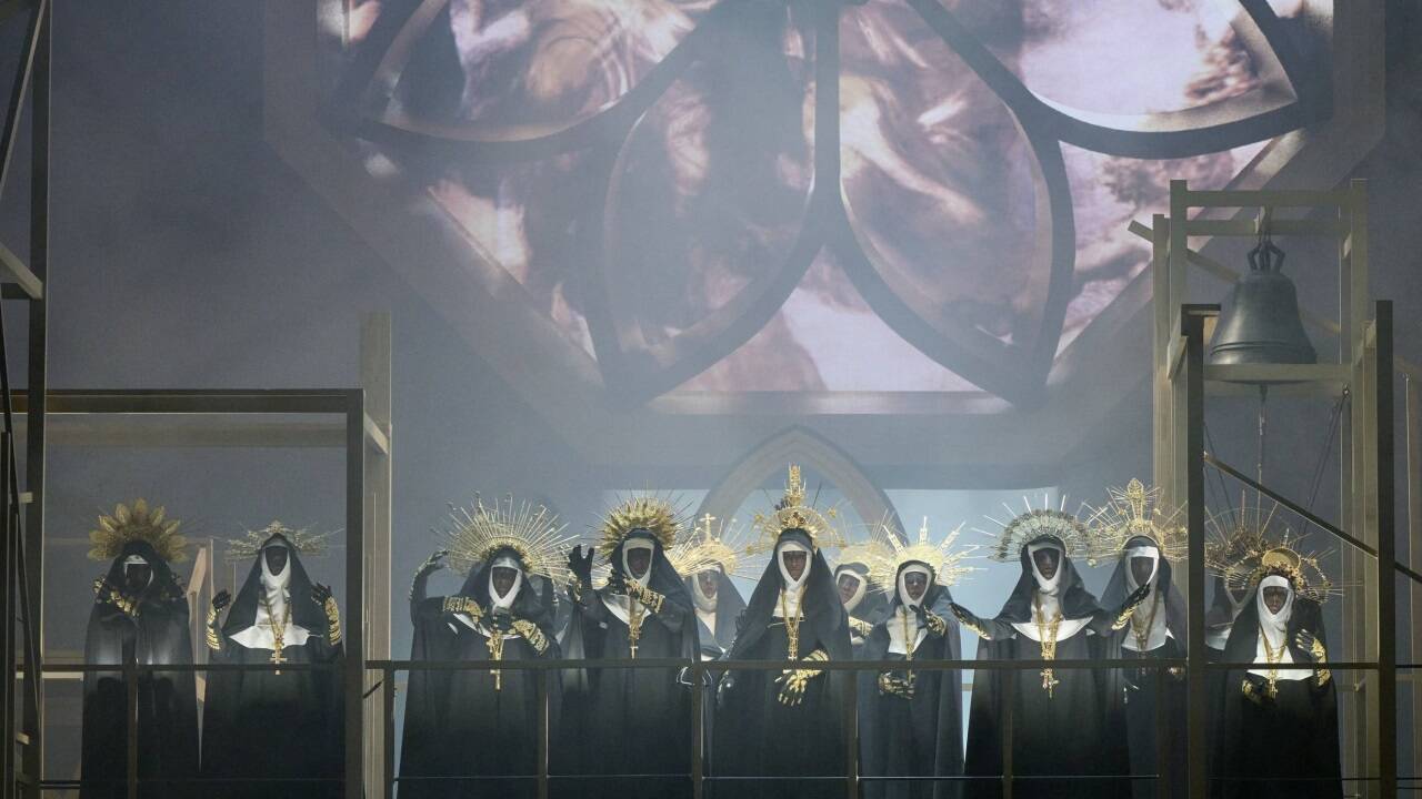 Bilder zur Inszenierung der „Dialogues des Carmélites“ an der Wiener Staatsoper.  Bilder zur Inszenierung der „Dialogues des Carmélites“ an der Wiener Staatsoper.
