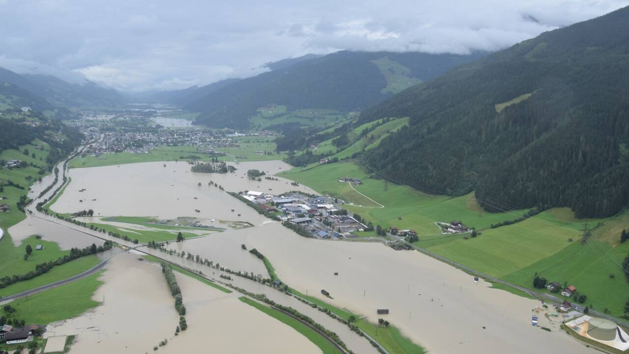 Das gefüllte Retentionsbecken oberhalb von Mittersill beim Hochwasser 2021.  Das gefüllte Retentionsbecken oberhalb von Mittersill beim Hochwasser 2021.
