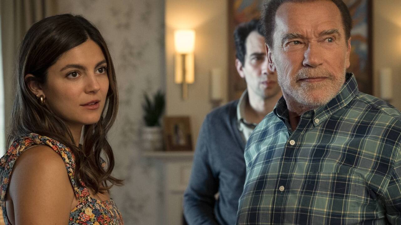 Luke Brunner (Schwarzenegger) mit seiner Tochter Emma (Monica Barbaro). 