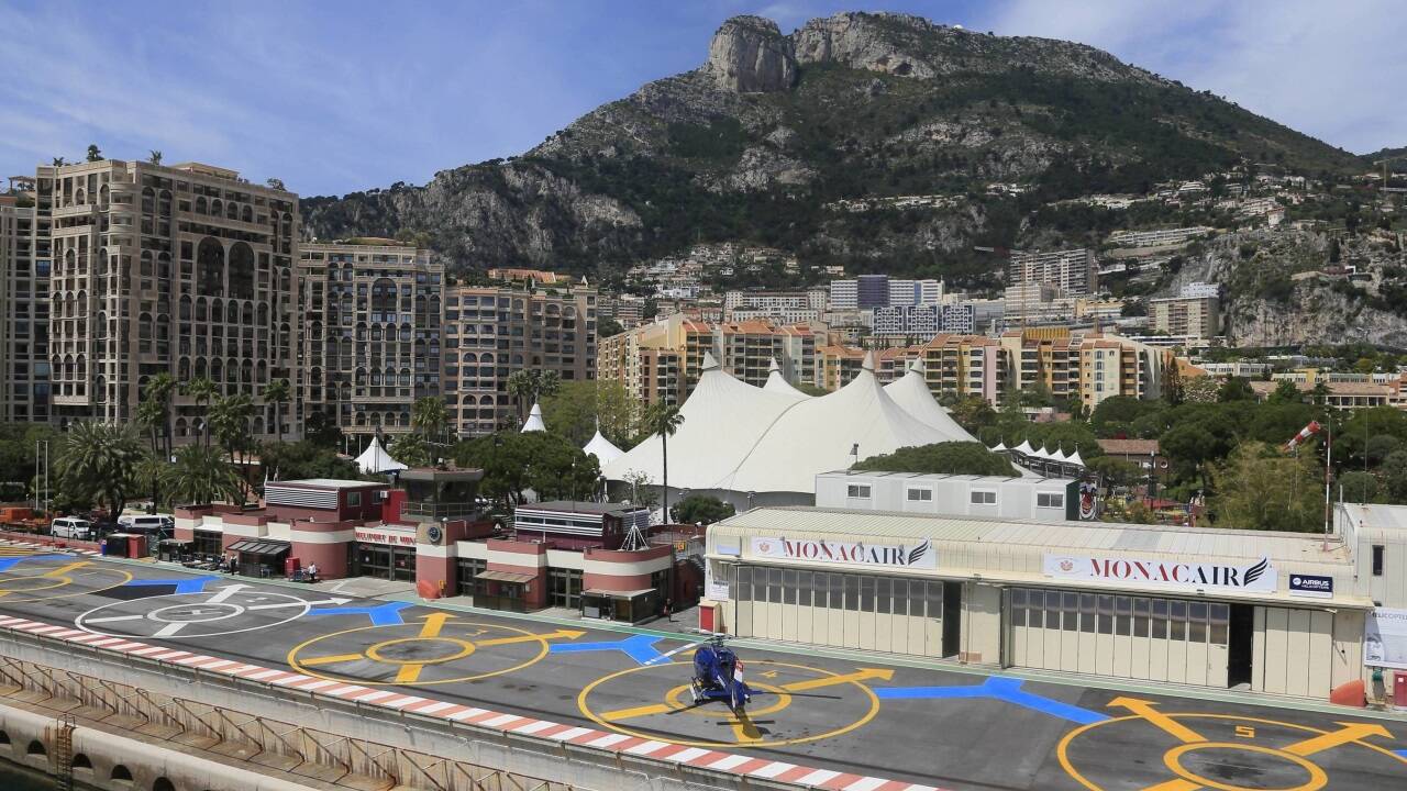 Der Héliport de Monaco im monegassischen Stadtteil Fontvieille.  