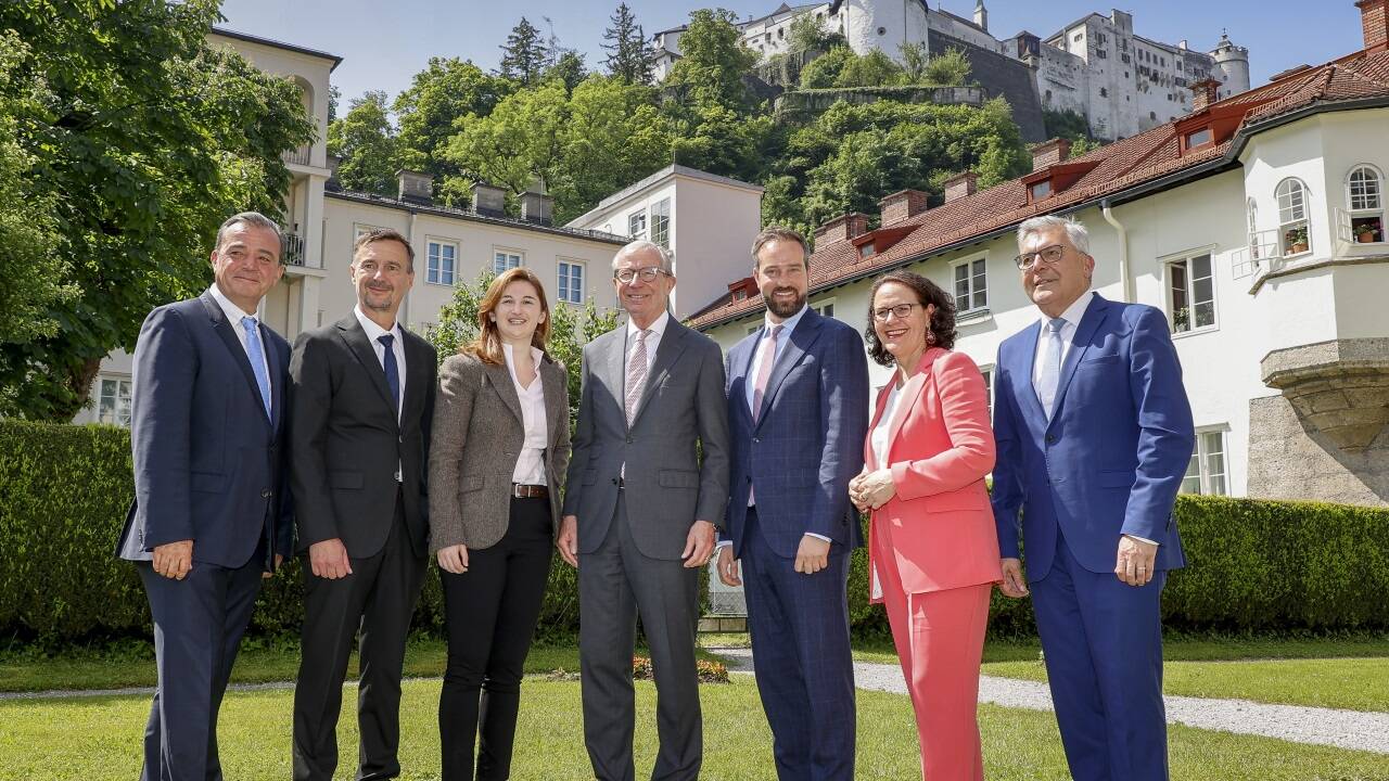 Alles eitel Sonnenschein am Freitag bei der künftigen siebenköpfigen Landesregierung.  