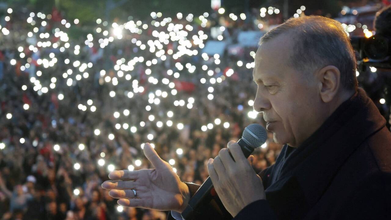 Lässt sich vor seinem Palast in der Hauptstadt Ankara feiern: der türkische Präsident Recep Tayyip Erdogan. 