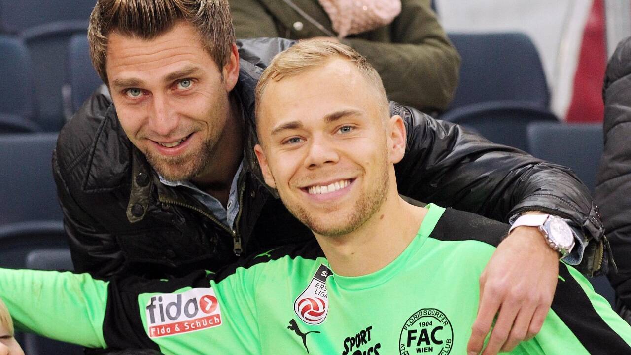 Familienmensch Schlager mit Bruder Michael Gastberger. Auch Alexander hieß ursprünglich Gastberger, daher sein Spitzname „Gassi“.  