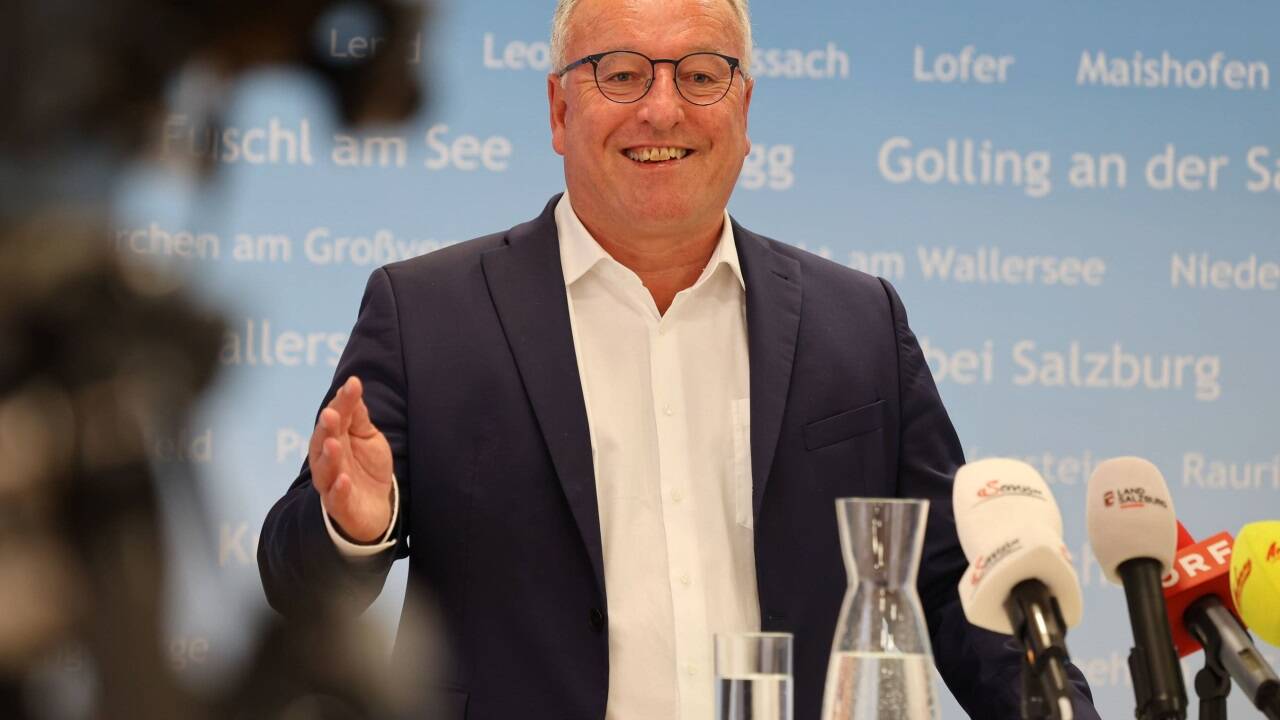 Schellhorn wechselt von der Abgeordnetenbank an den Lehrertisch. Schellhorn wechselt von der Abgeordnetenbank an den Lehrertisch.