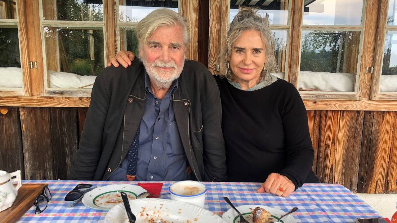 Peter Simonischek und Brigitte Karner beim Interview 2022 in ihrem Häuserl in Markt Hartmannsdorf. Peter Simonischek und Brigitte Karner beim Interview 2022 in ihrem Häuserl in Markt Hartmannsdorf.