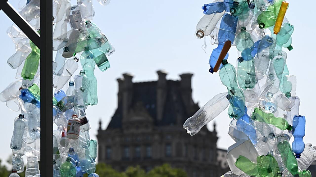 Die "PerpetualPlastic Machine" zeigte in Paris die Plastikflut auf  Die 'PerpetualPlastic Machine' zeigte in Paris die Plastikflut auf