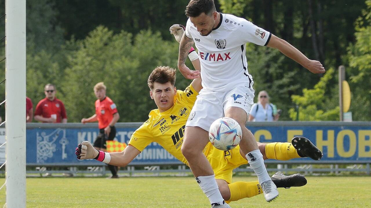 Puchs Tormann Aleksa Milicevic ermöglichte Elvis Ozegovic die frühe Neumarkter Führung. 