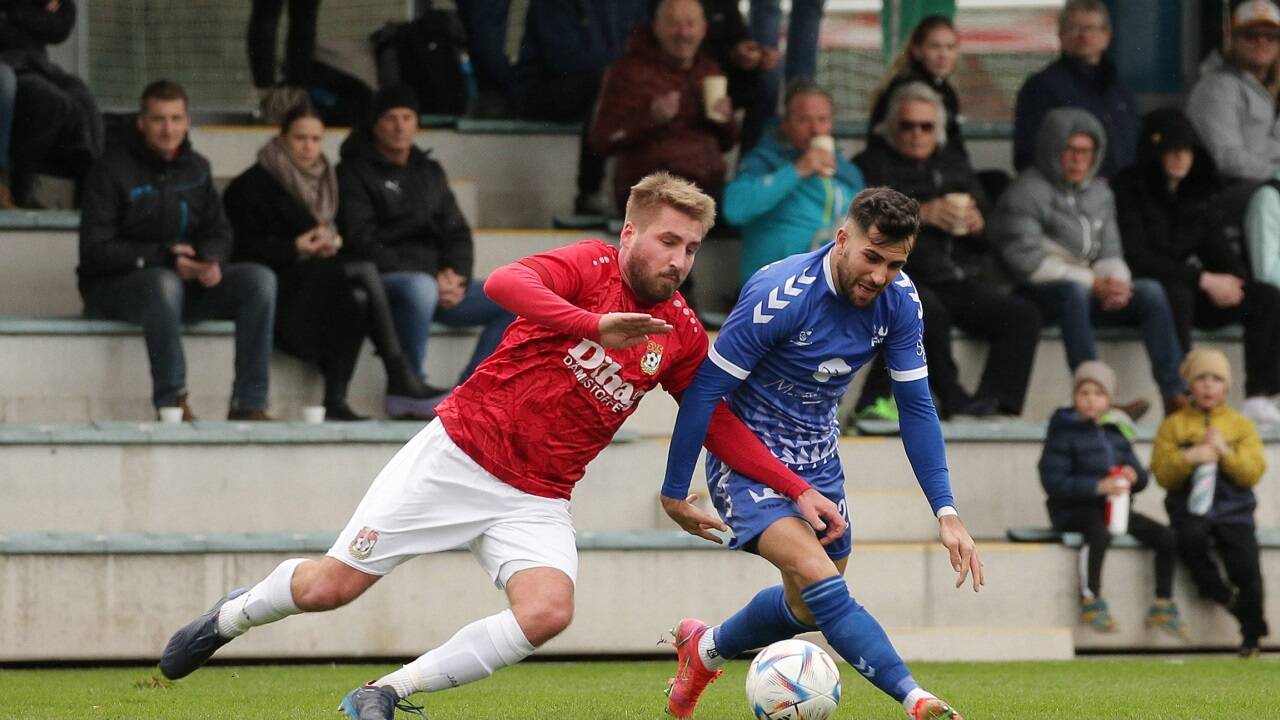 Bernhard Löw (l.) verlässt Seekirchen Richtung Thalgau.  