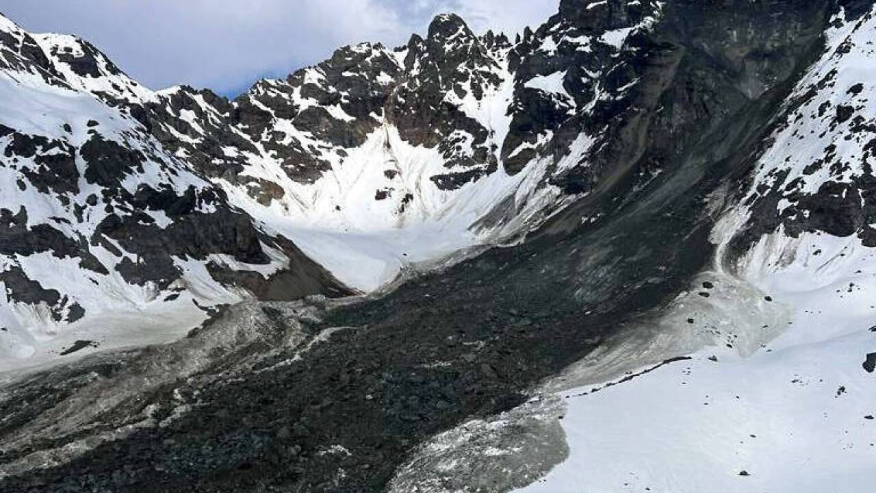Massiver Felssturz im Bereich der Nordwestflanke des südlichen Fluchthorns.  