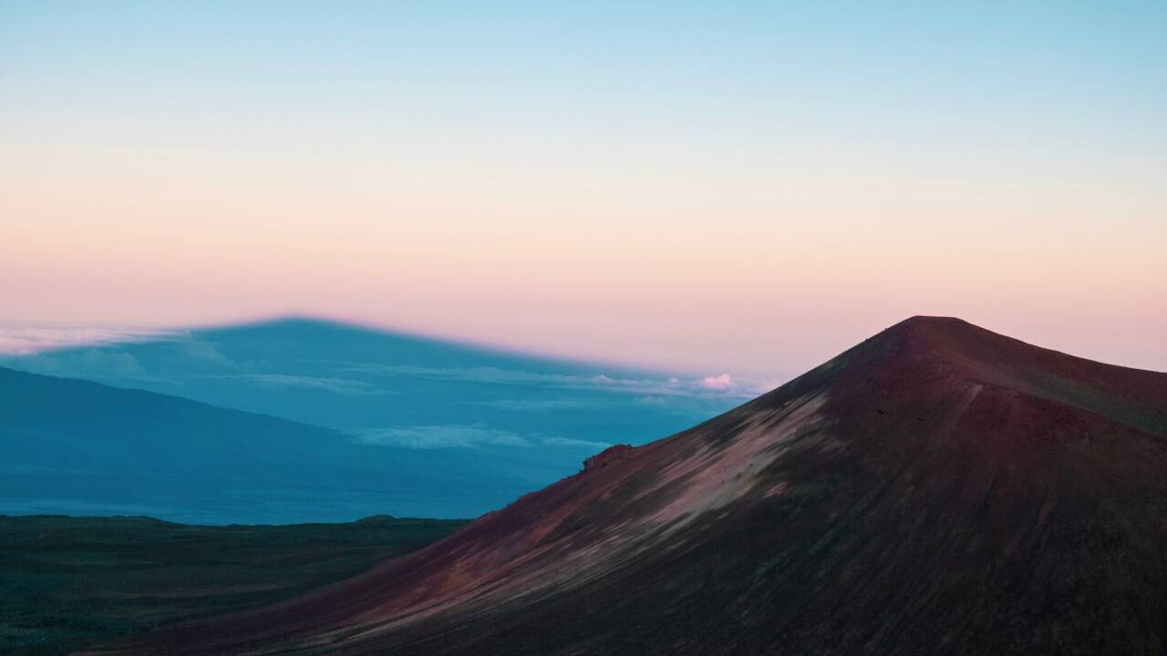 Mauna Kea heißt der höchste Berg der Welt und kommt im neuen Buch von Erwin Einzinger vor.  Mauna Kea heißt der höchste Berg der Welt und kommt im neuen Buch von Erwin Einzinger vor.
