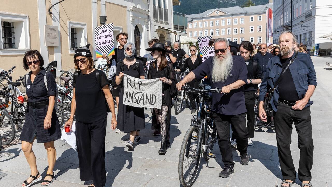 Das „Bündnis gegen Rechts“ veranstaltete eine Protestkundgebung zur Angelobung.  