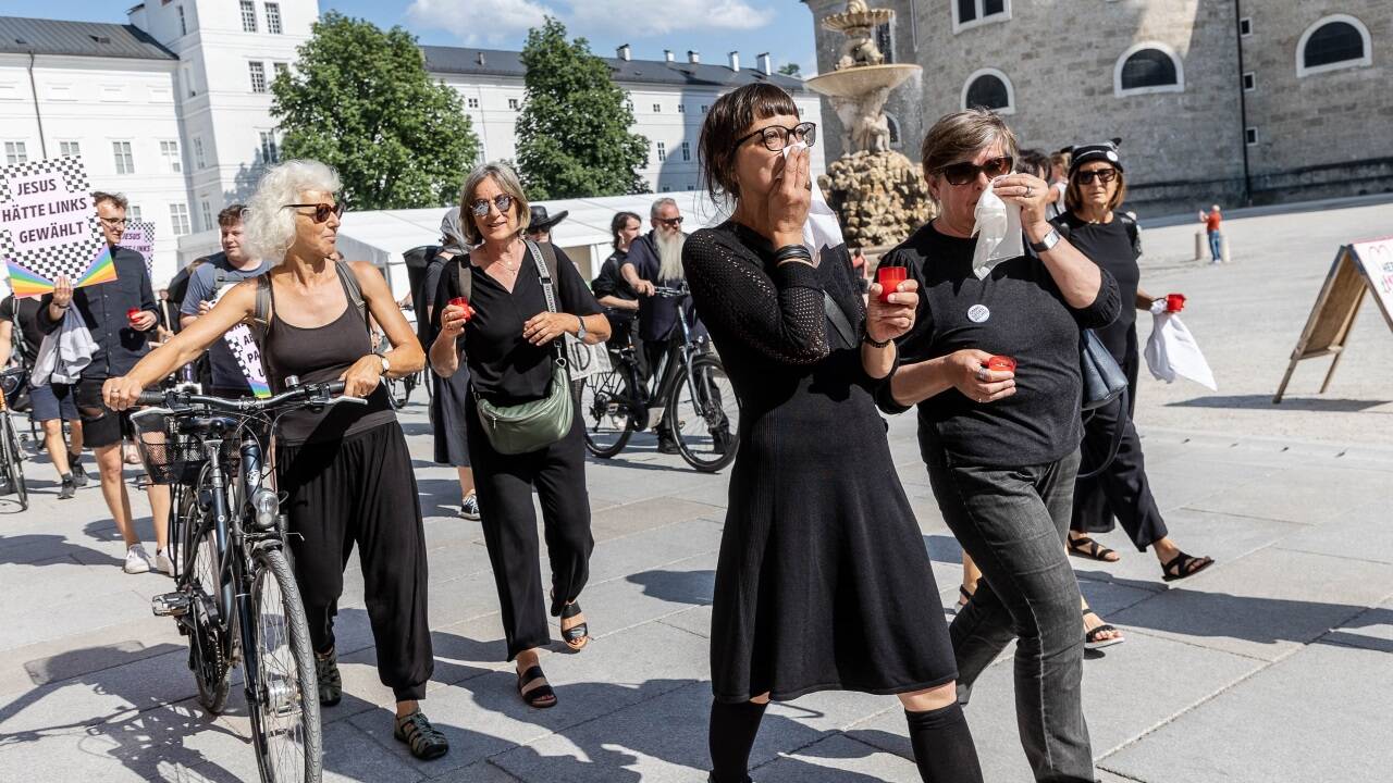 Das „Bündnis gegen Rechts“ veranstaltete eine Protestkundgebung zur Angelobung.  
