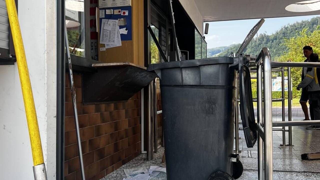 Bilder vom Kassenbereich im Freibad Hallein.  