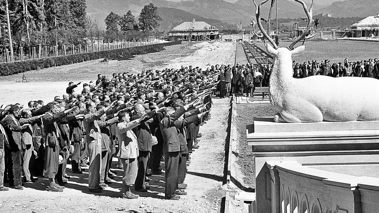 Das Richtfest auf Schloss Kleßheim fand am 4. Juni 1941 statt, und wurde vom<br />Salzburger Pressefotografen Franz Krieger dokumentiert. 