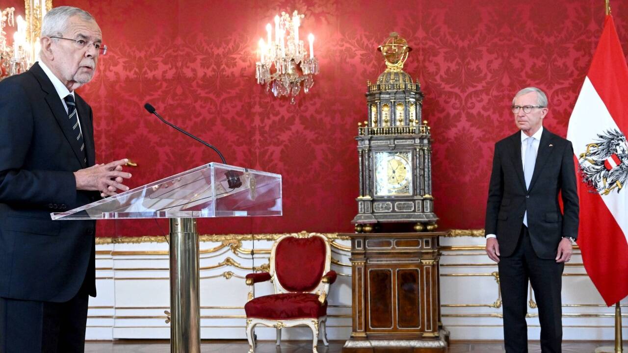  Bundespräsident Alexander Van der Bellen bei seiner Rede zur Angelobung von Wilfried Haslauer in der Wiener Hofburg.  