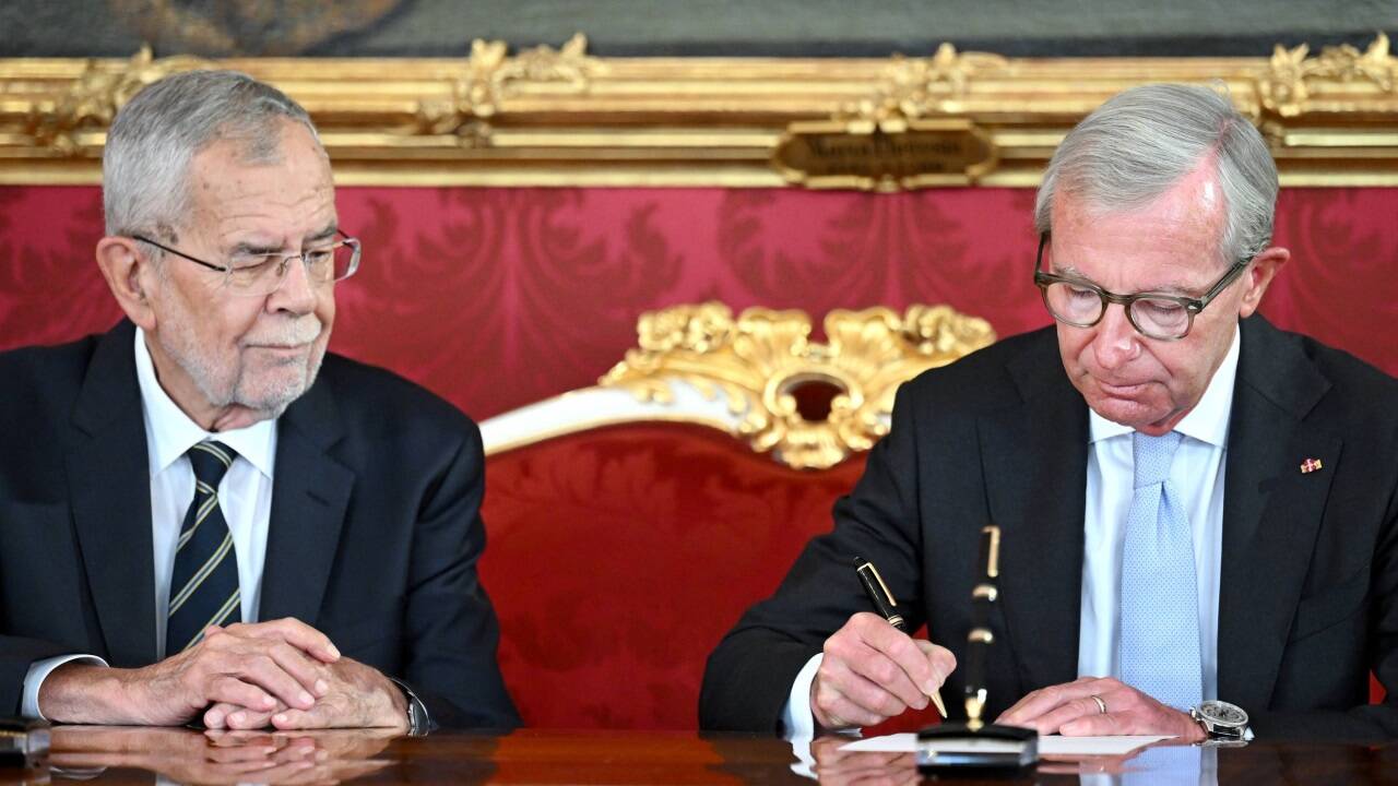 Der Angelobung folgte die Unterschrift.  