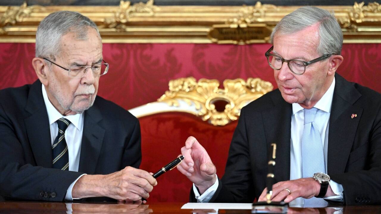 Der Angelobung folgte die Unterschrift.  