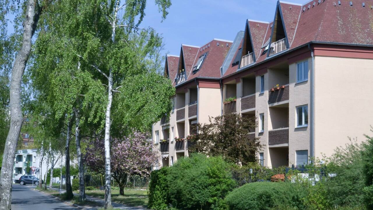 In die Jahre gekommene Wohnbauten bedürfen einer energetischen Sanierung. 