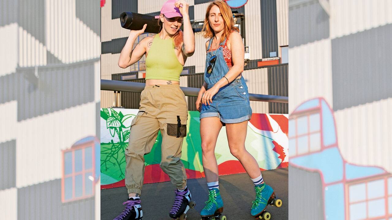 Leidenschaftliche Rollschuhfahrerinnen und Fitnesstrainerinnen: Riannon Clarke (l.) und Eva Baumgartner sind die Gründerinnen von Powerjam Roller Skate. 