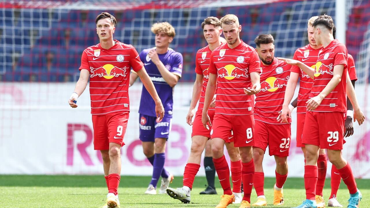 Mit einem neuen Trainerteam soll der FC Liefering wieder erfolgreicher kicken.  