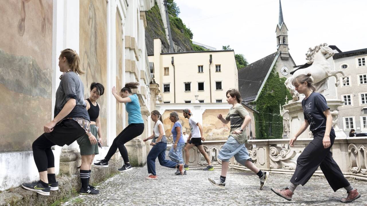 Aufwärmen für die Parade zum Abschluss der Sommerszene.  Aufwärmen für die Parade zum Abschluss der Sommerszene.