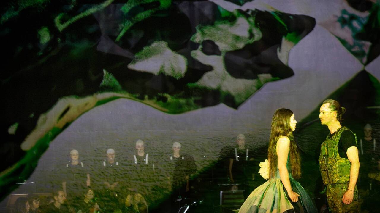 Anna-Maria Husca als Dido, Niklas Mayer als Aeneas 