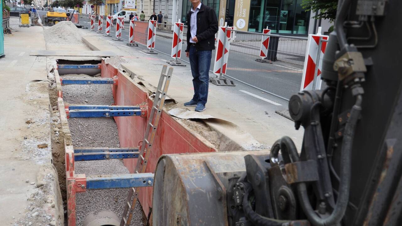 Amtsleiter Bernhard Koch will die Sanierungsrate steigern. Derzeit wird der Kanal in der Schallmooser Hauptstraße erneuert. 