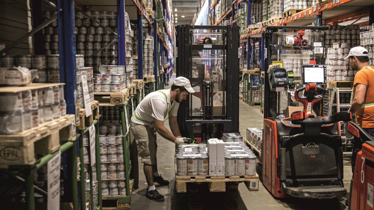 160 Tonnen Rohstoffe werden im Werk in Freilassing täglich zu Gewürzmischungen verarbeitet. 160 Tonnen Rohstoffe werden im Werk in Freilassing täglich zu Gewürzmischungen verarbeitet.