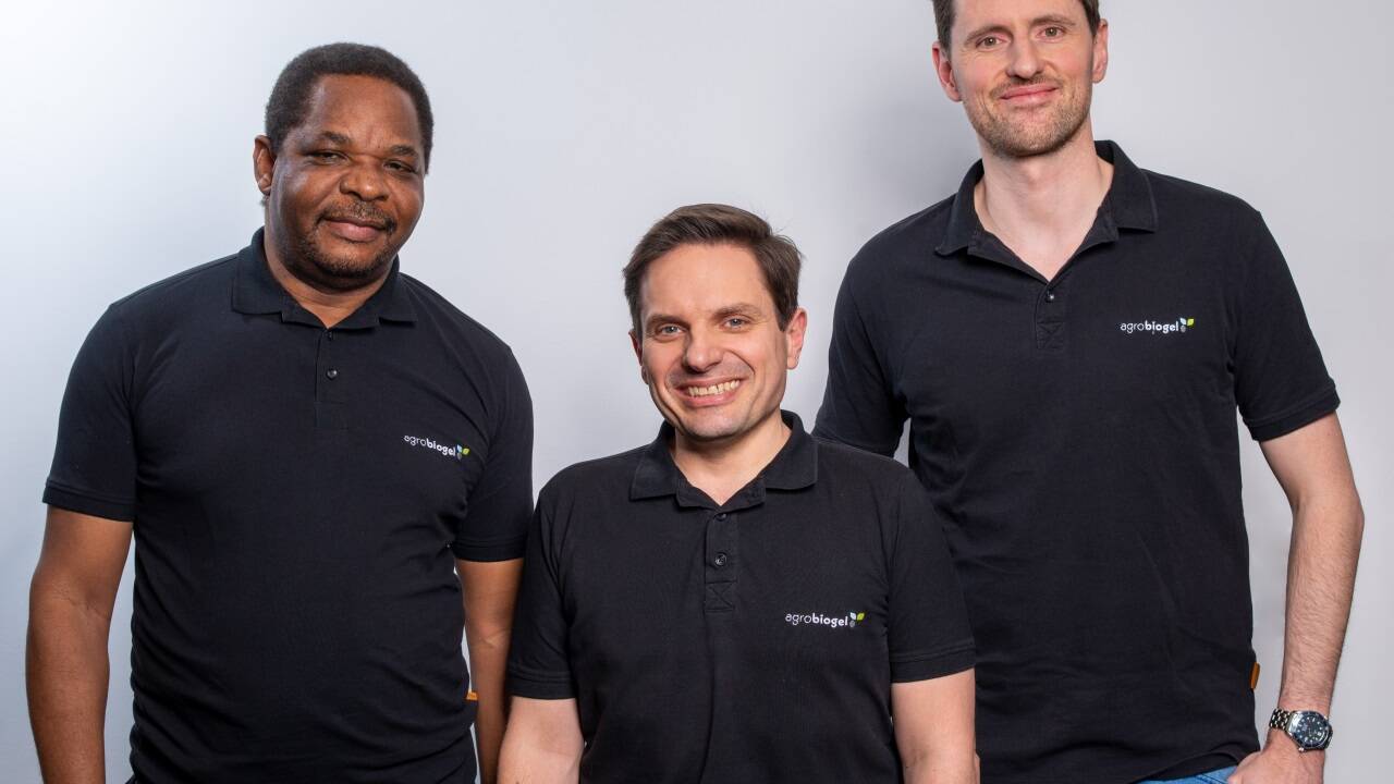 Gibson Nyanhongo, Marketing- und Verkaufsleiter Christoph Ertl und Finanzchef Tobias Keplinger (v. l.). 