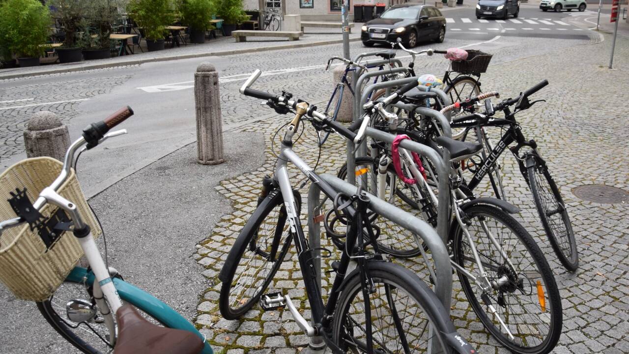 Die Radständer in der Stadt werden laufend genutzt.  