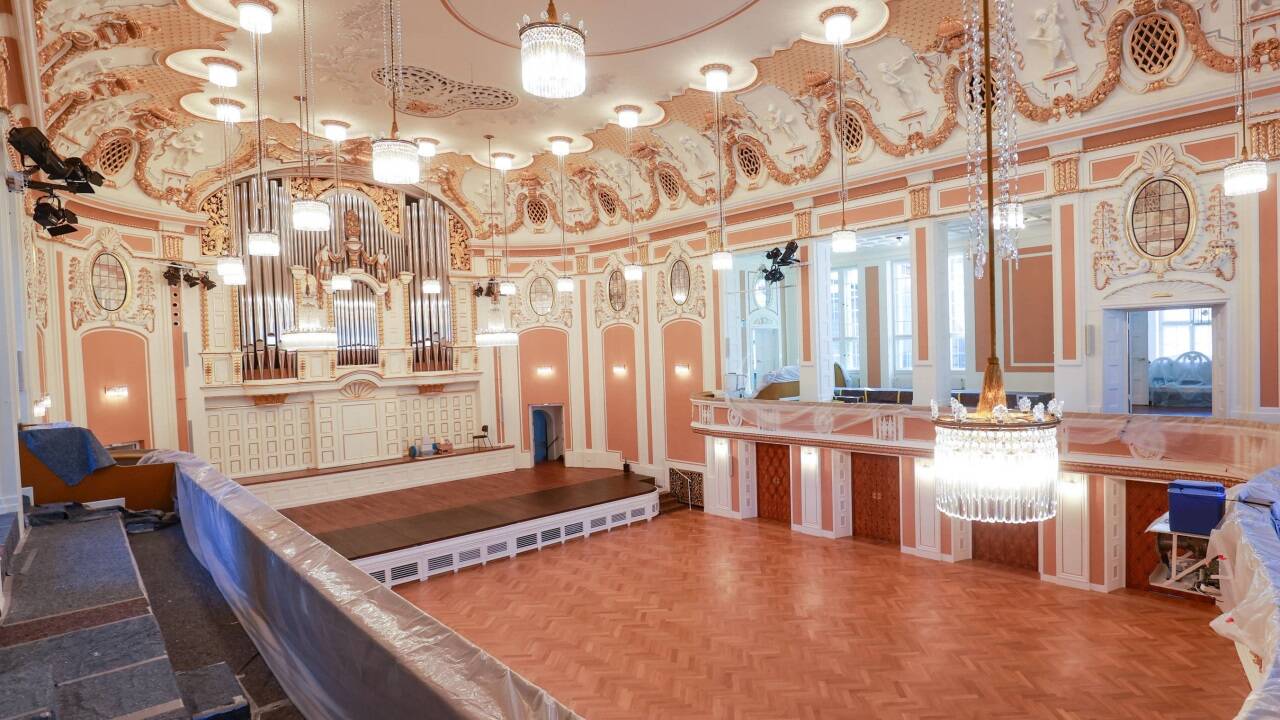 Frisch restaurierter Großer Saal des Mozarteums in Salzburg.  