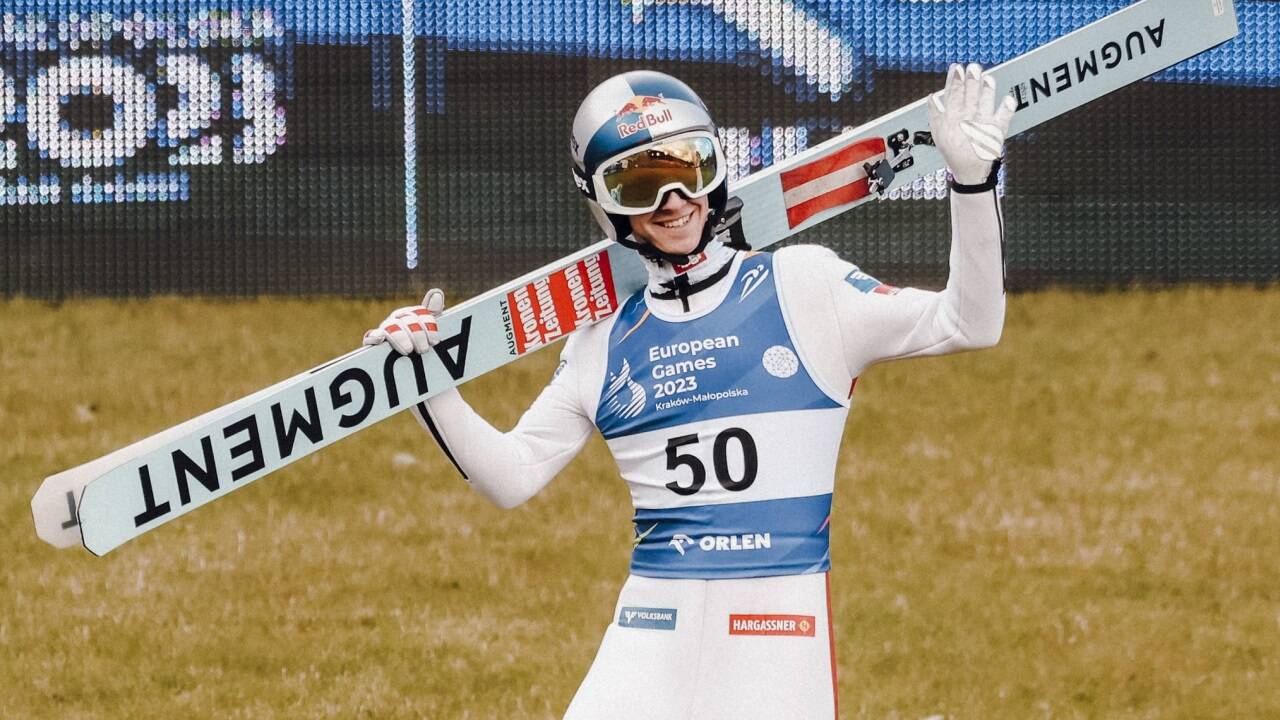 Europameister! Daniel Tschofenig jubelt – mit neuem Kopfsponsor. 