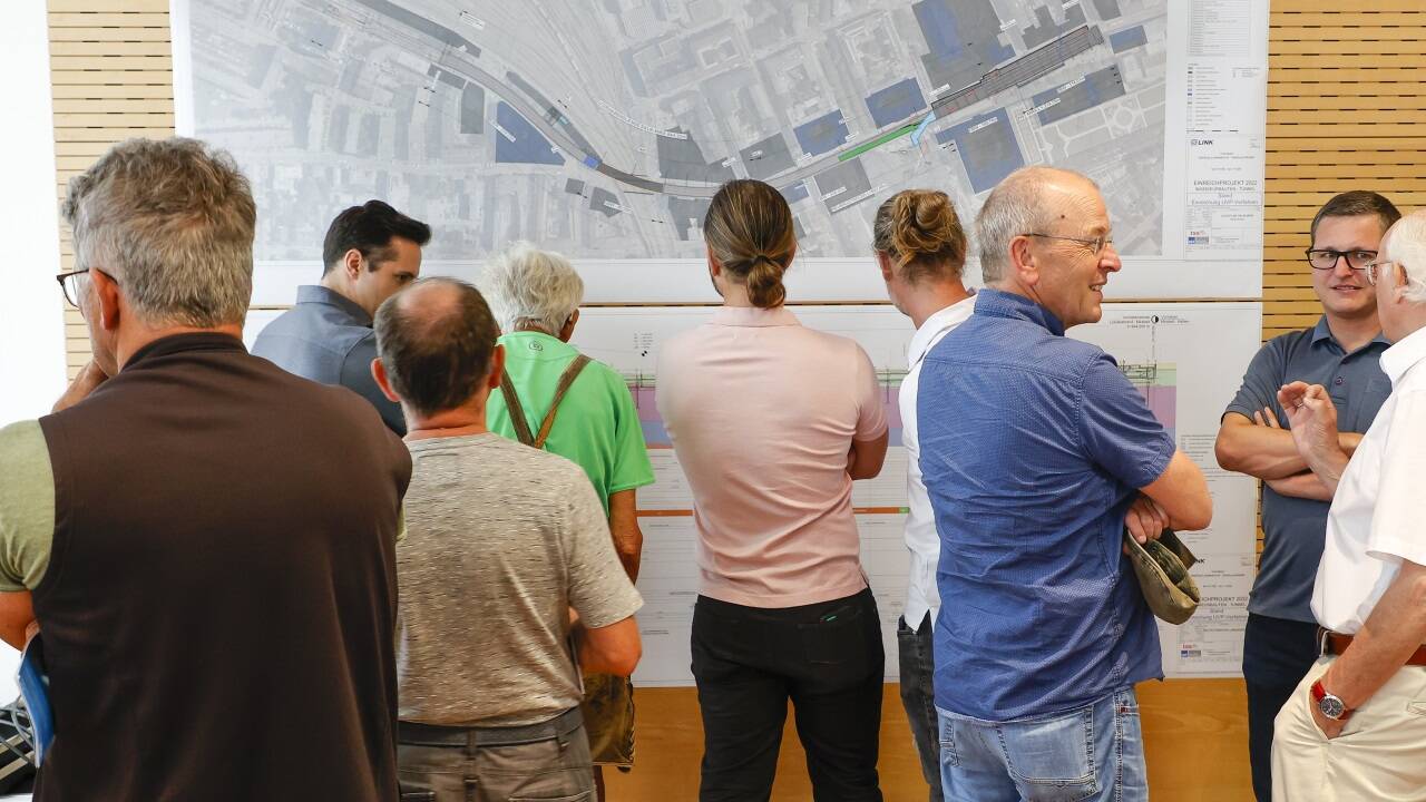 Der Andrang war groß bei der Präsentation der Projektgesellschaft S-Link im Kongresshaus Salzburg. Es gab auch viele Interessierte und Befürworter des Projekts. Der Andrang war groß bei der Präsentation der Projektgesellschaft S-Link im Kongresshaus Salzburg. Es gab auch viele Interessierte und Befürworter des Projekts.